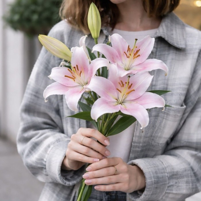 1 розовая ветка лилии