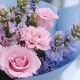 3 розовые розы с гвоздикой и маттиолой