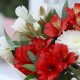 5 альстромерий с белой хризантемой